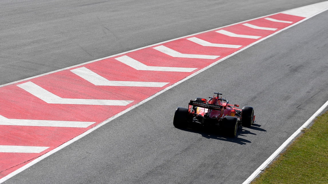Ferrari, Vettel primo nei test di Barcellona: è il più veloce al mattino