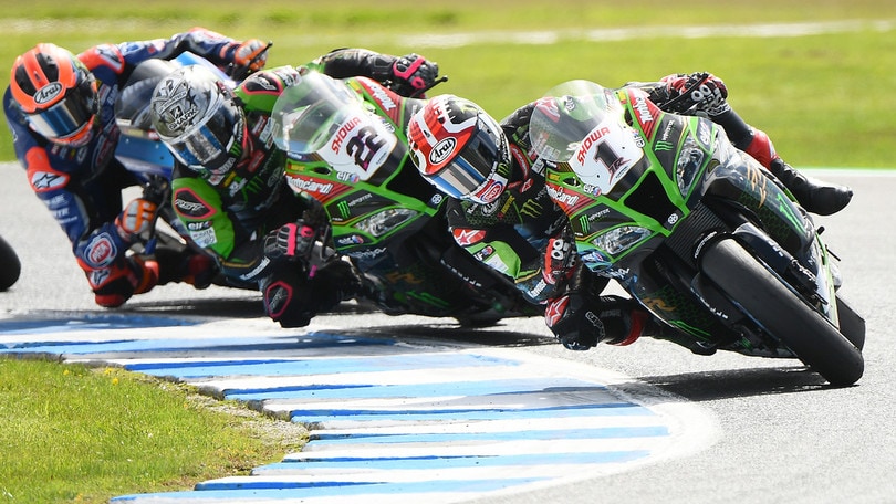 Superbike: Lowes vince gara-2 a Phillip Island, battuto Rea