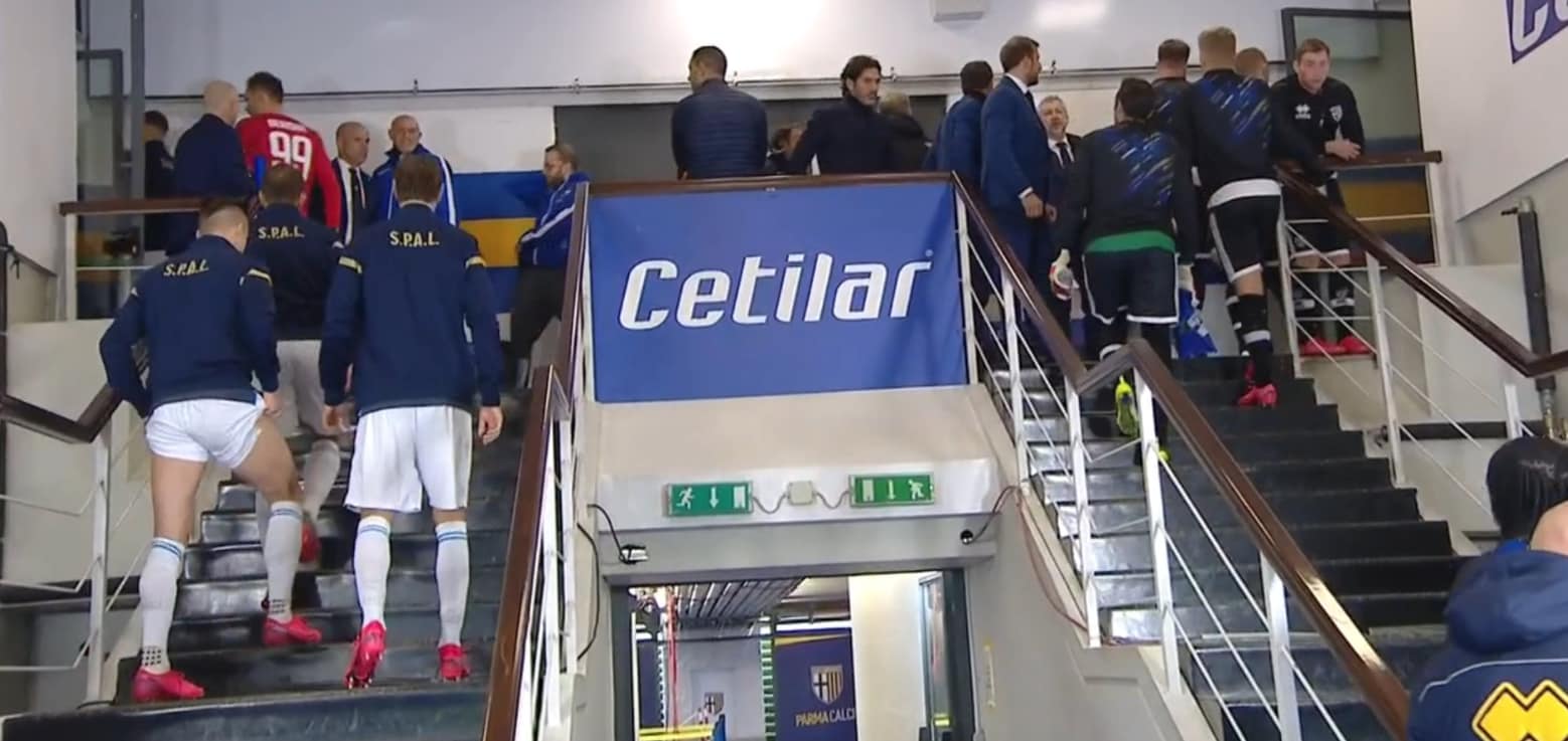 Parma-Spal, giocatori fermati mentre scendevano in campo