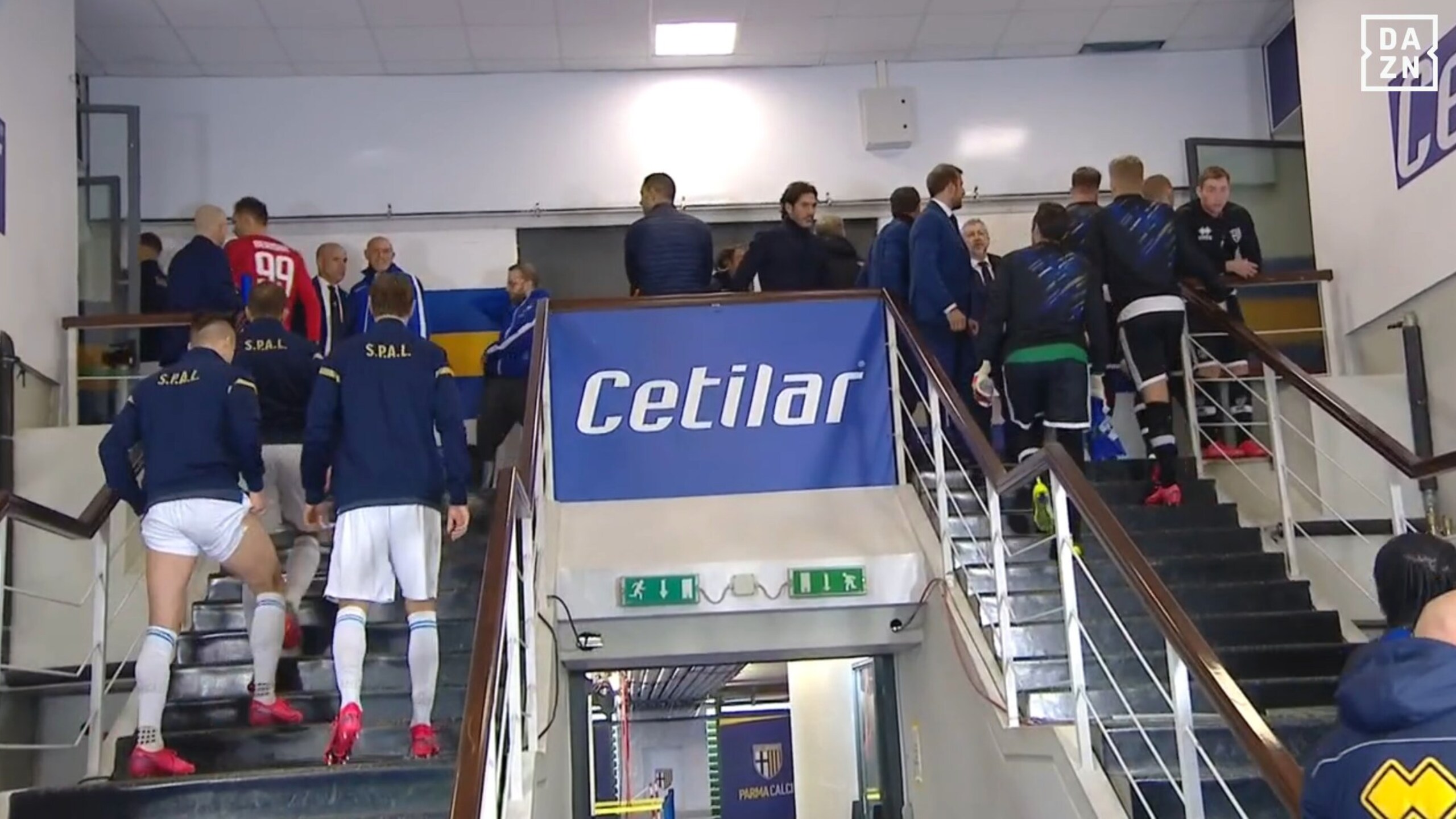 Parma-Spal, giocatori fermati mentre scendevano in campo