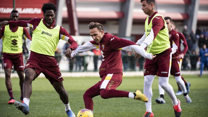 Il Torino non si ferma: Longo dirige una seduta atletica