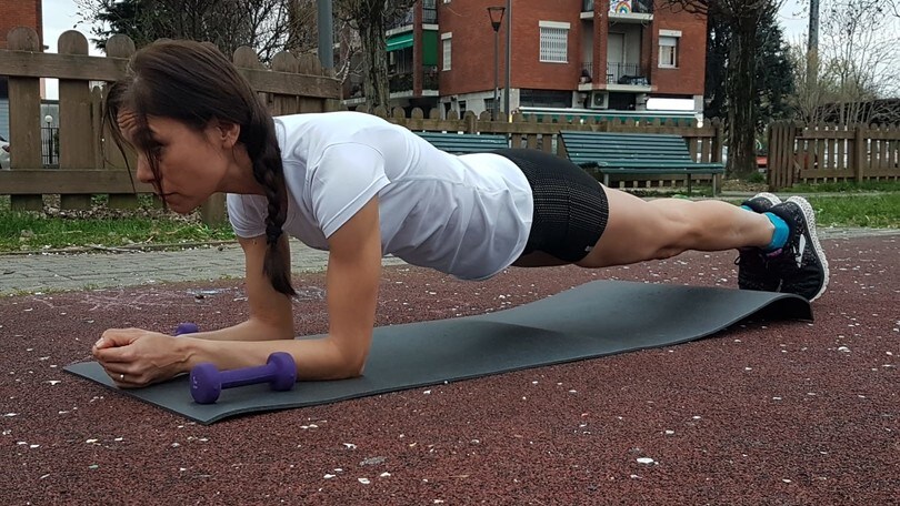Allenati così: core stability è importante nella corsa. 4 esercizi da fare a casa