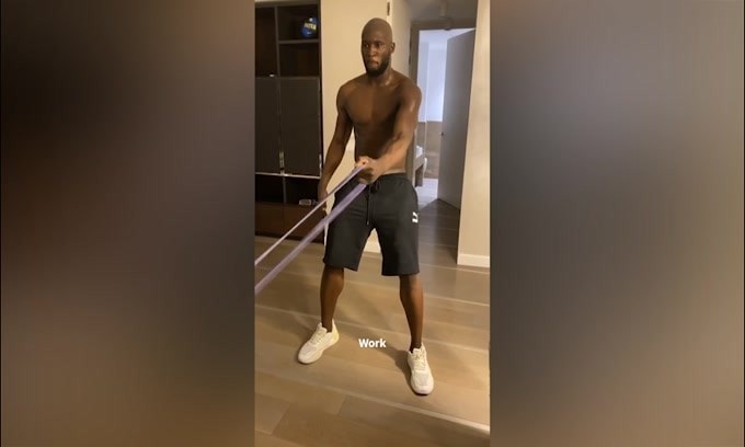 Lukaku, banda elastica per continuare gli allenamenti