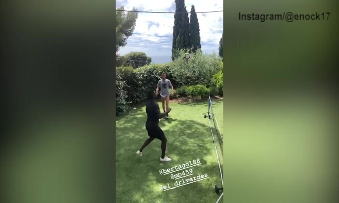 Quarantena, Balotelli inventa un nuovo sport