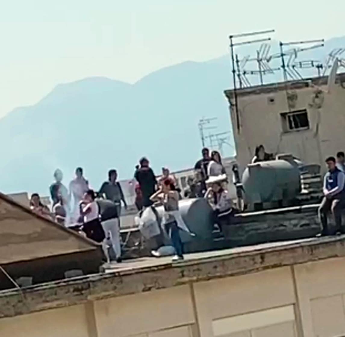 Palermo, braciolata e balli di gruppo in terrazzo