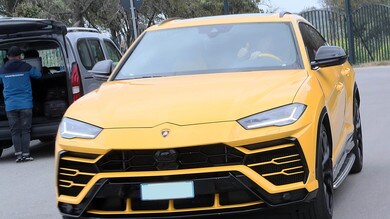 Napoli, Insigne sfoggia la sua Lamborghini gialla