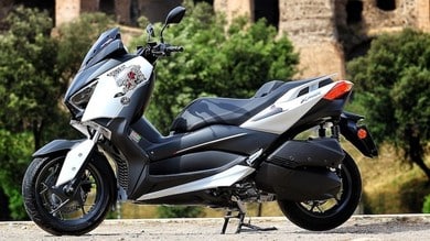 Yamaha XMax 300 'Roma Edition MMXX': gli scatti della prova