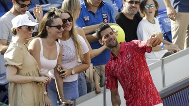 Djokovic fa impazzire Belgrado, tanti tifosi e poco distanziamento