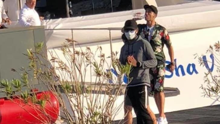 Juve, Cristiano Ronaldo avvistato con Georgina su uno yacht a Viareggio