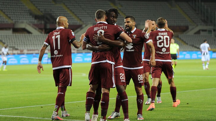 Torino, c'è l'accordo per il taglio degli stipendi