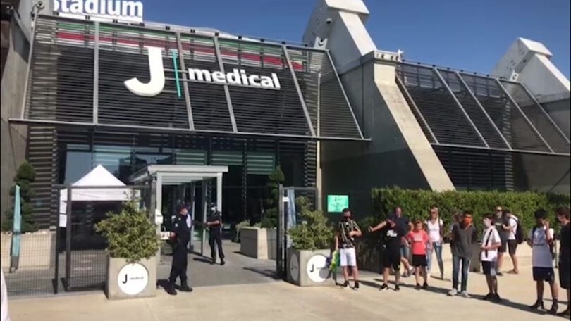 Juve, l'attesa dei tifosi per Arthur