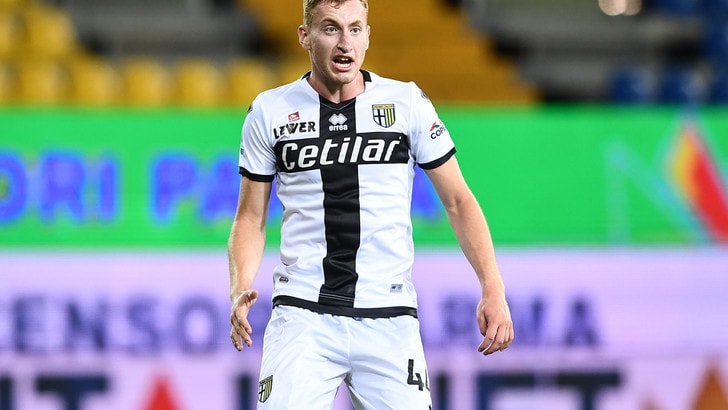Parma, Kulusevski e altri dieci prolungano fino al 31 agosto: ufficiale