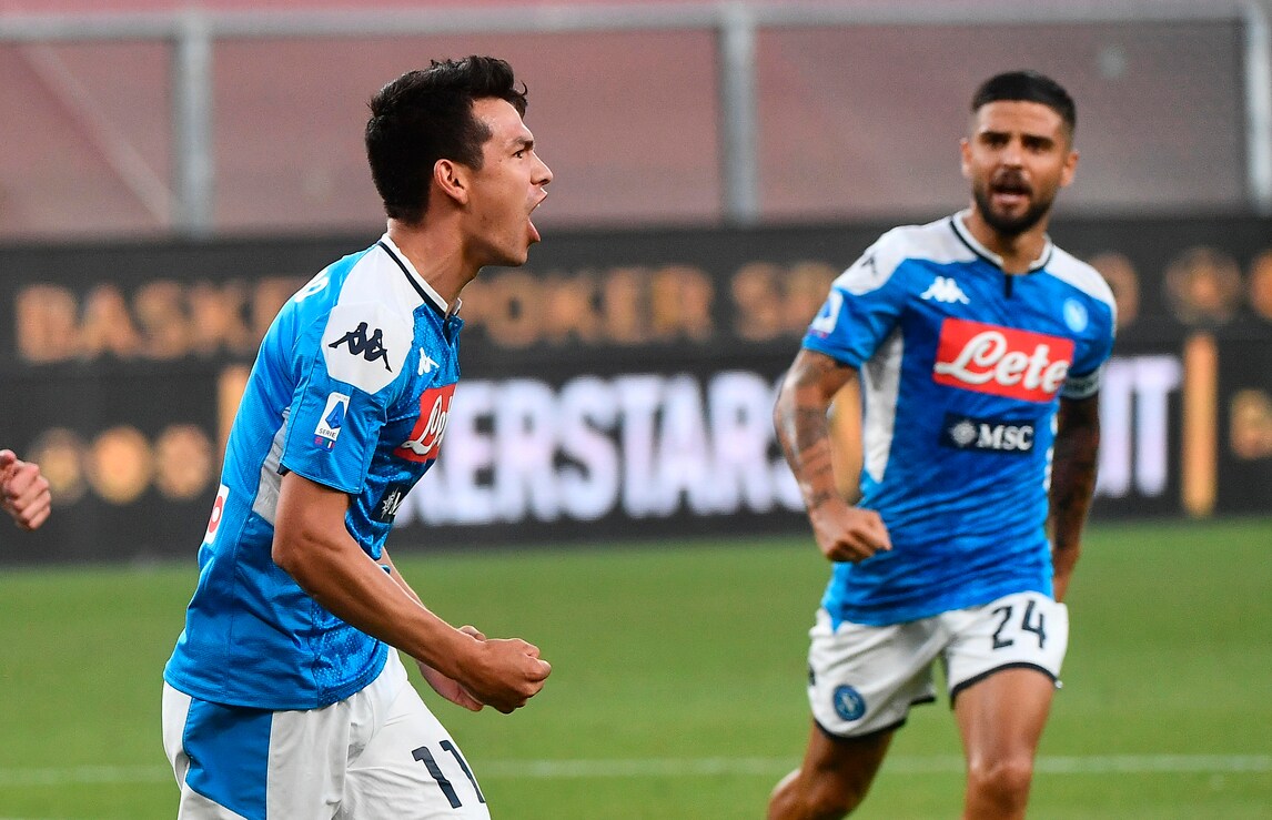 Mertens-Lozano, il Napoli va: Genoa ko 2-1
