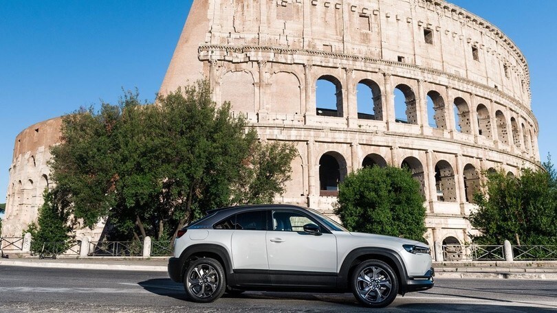 Mazda MX-30, il SUV amico dell'ambiente