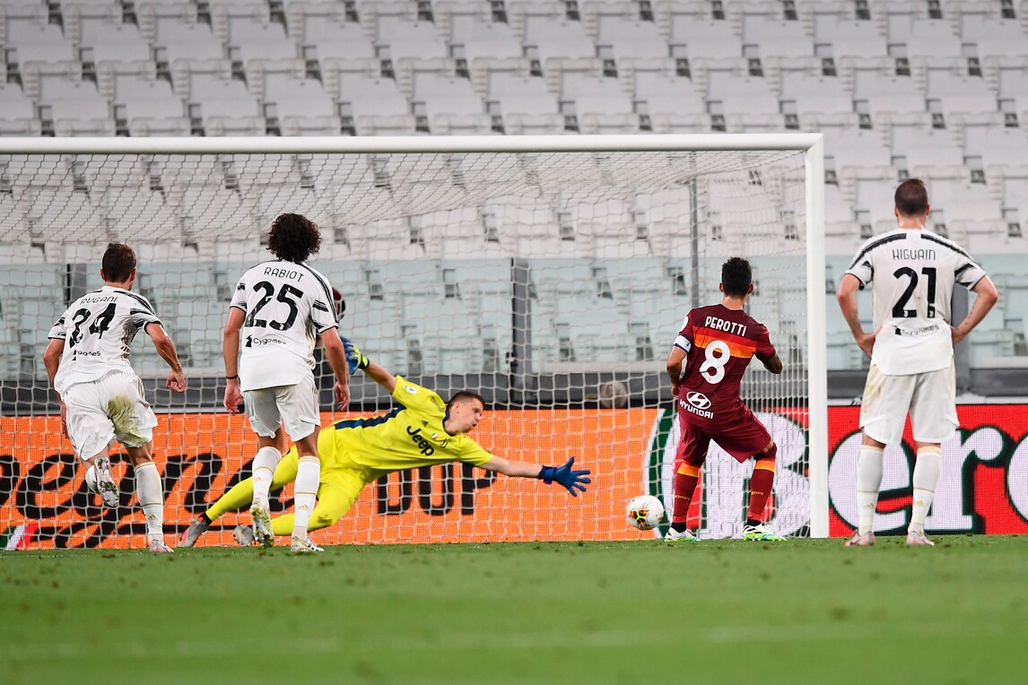 Juve ko con la Roma: Perotti show, l'unico sorriso è per il ritorno di Demiral