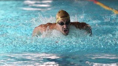 Andrea Manzi vince la 56ma Traversata dello Stretto di Messina