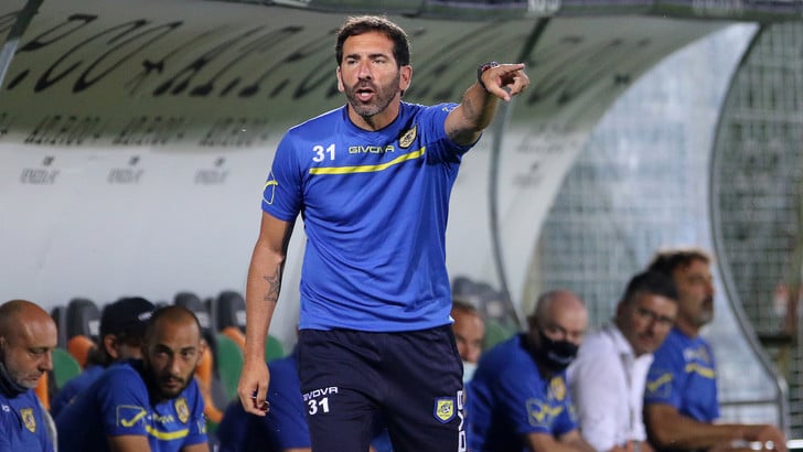 Juve Stabia, sollevati dall'incarico Caserta e Polito