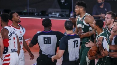Nba, follia Antetokounmpo: testata a Wagner, espulso