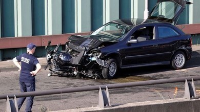 Berlino, con l'auto sperona tre motociclisti: uno rischia la vita