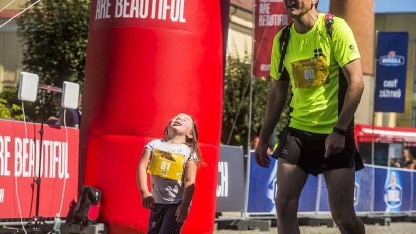 Le regole base per correre o camminare con i bambini