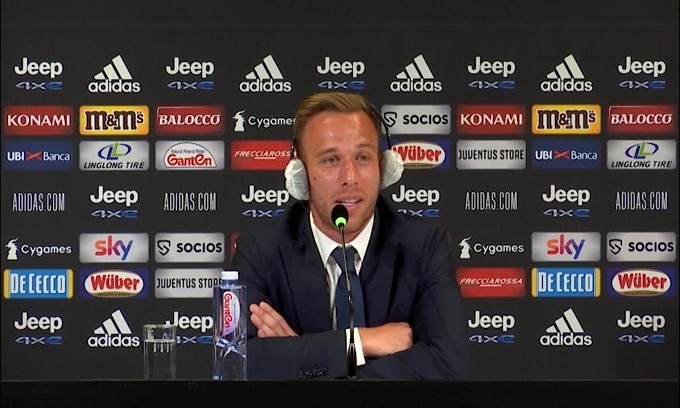 Arthur: "Onorato di lavorare con Pirlo"