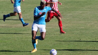 Osimhen show, il Napoli sogna: tripletta e standing ovation