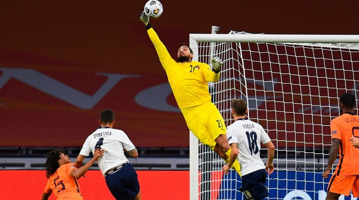 Bonucci e Chiellini insuperabili, Barella manda l'Italia in testa