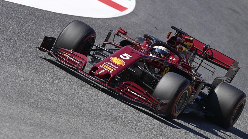 Ferrari, Vettel deluso: "Non riesco a guidare bene"