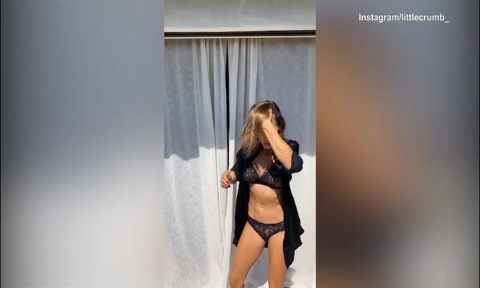 Elisabetta Canalis super sexy in lingerie