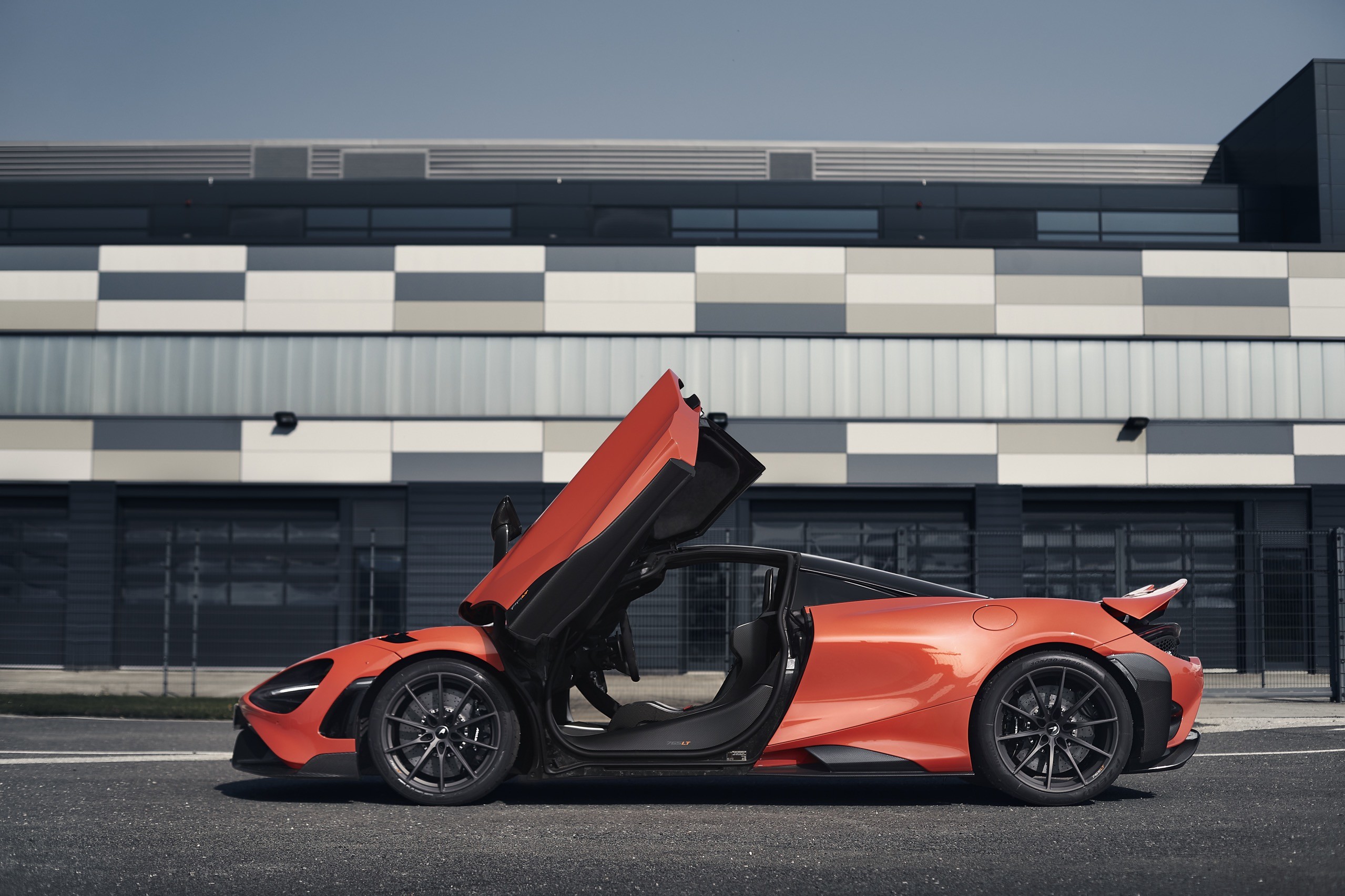McLaren 765LT, la prova: gli scatti