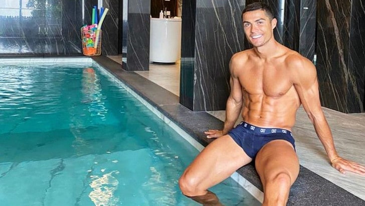 Juve, ultimi tamponi negativi: Ronaldo e McKennie in isolamento