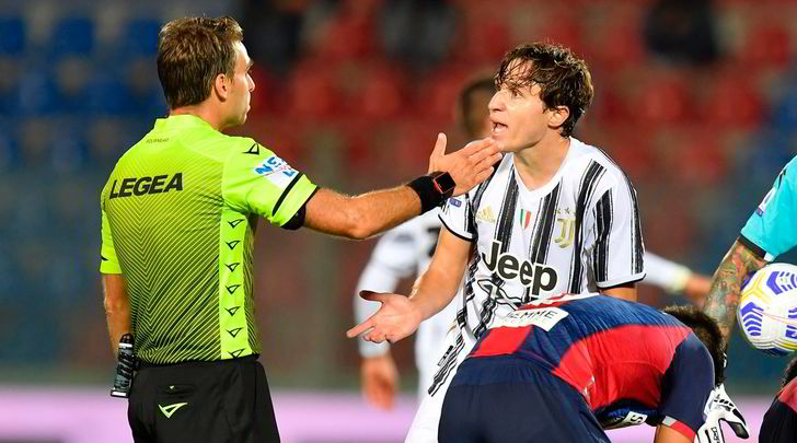 Moviola Crotone-Juve: rigore netto. Il rosso a Chiesa...