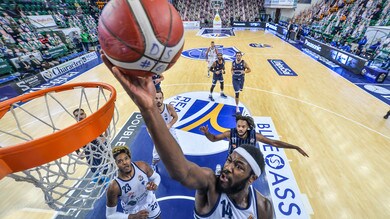 Serie A, Fortitudo Bologna ko a Sassari: prima vittoria in casa per Pozzecco