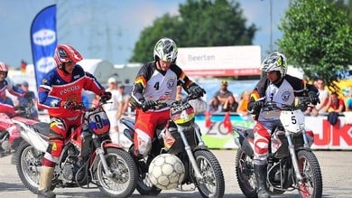 Motoball: sali in moto e giochi a calcetto! | VIDEO
