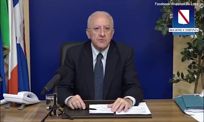 De Luca all'attacco: "Di Maio? Il nome mi provoca una reazione.."