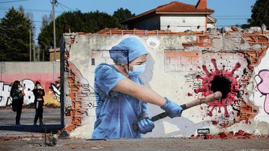 Coronavirus, ecco il murales che lo uccide!