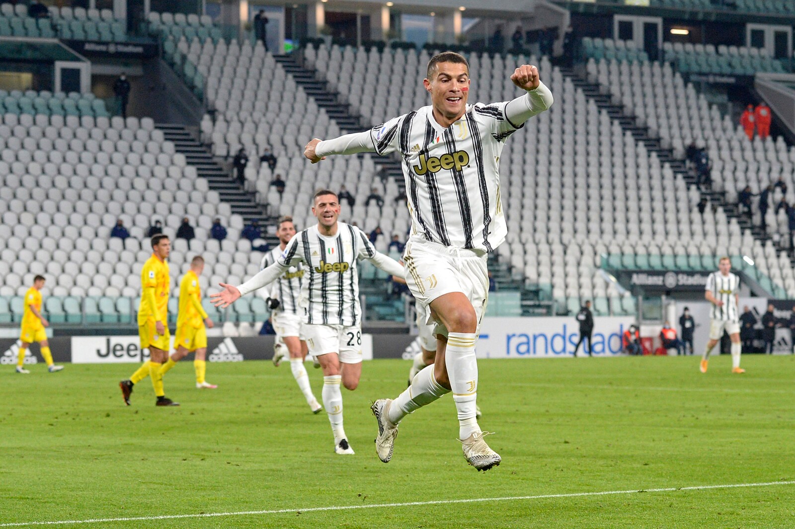 Foto Di Tutti I Trofei Della Juventus