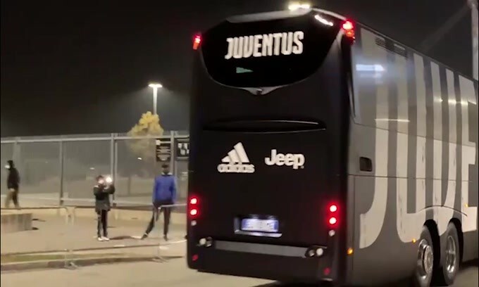 L'arrivo del pullman della Juve