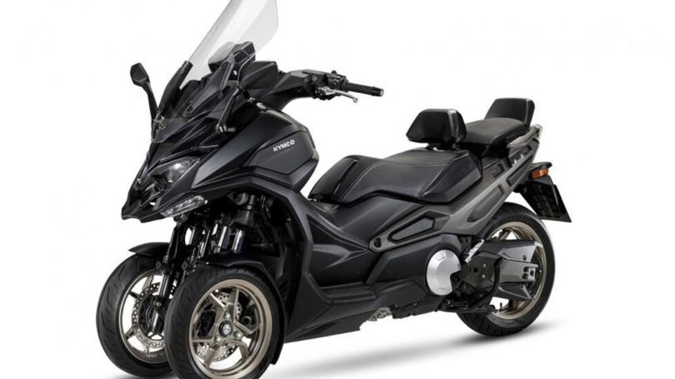 Realizzato sulla base dell'AK 550, lo scooter di Taiwan è disponibile con un design rinnovato, illuminazione full LED e un bicilindrico da 51,6 cavalli