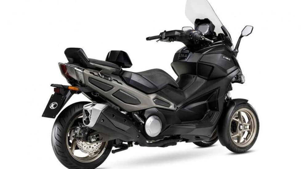 Realizzato sulla base dell'AK 550, lo scooter di Taiwan è disponibile con un design rinnovato, illuminazione full LED e un bicilindrico da 51,6 cavalli