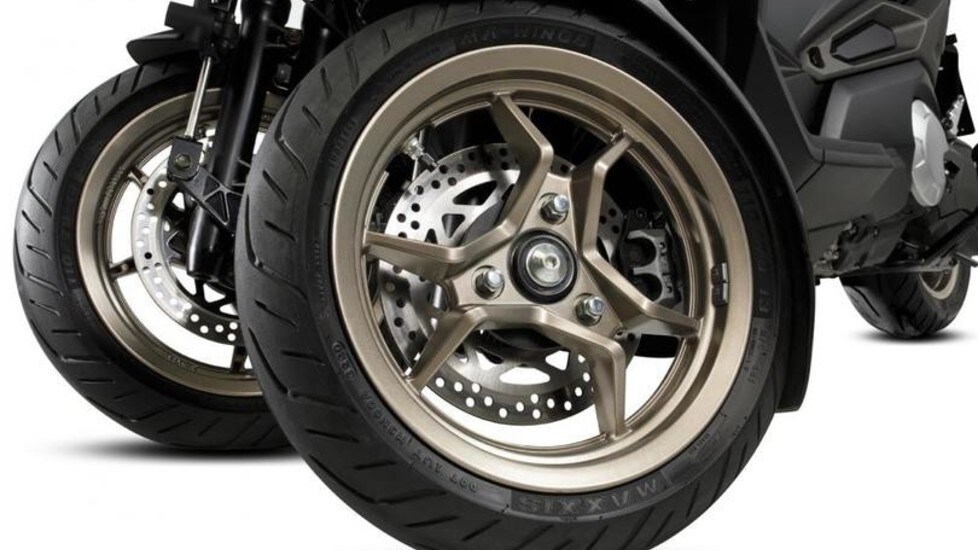 Realizzato sulla base dell'AK 550, lo scooter di Taiwan è disponibile con un design rinnovato, illuminazione full LED e un bicilindrico da 51,6 cavalli