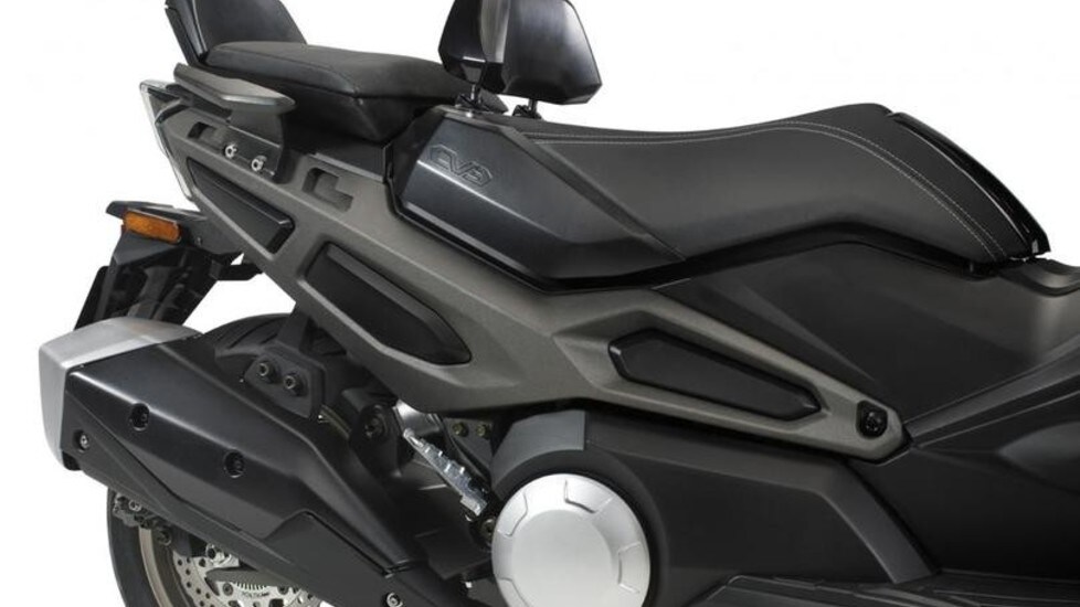 Realizzato sulla base dell'AK 550, lo scooter di Taiwan è disponibile con un design rinnovato, illuminazione full LED e un bicilindrico da 51,6 cavalli
