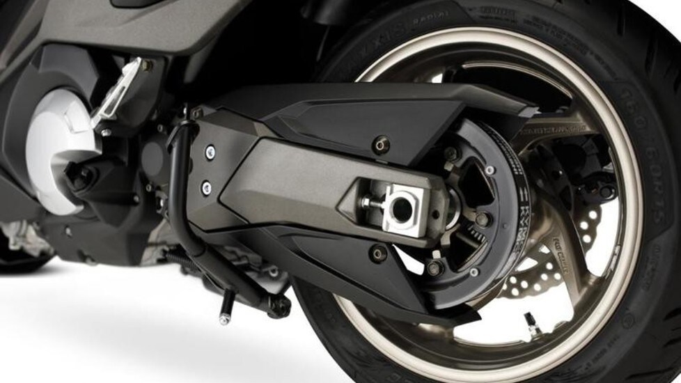 Realizzato sulla base dell'AK 550, lo scooter di Taiwan è disponibile con un design rinnovato, illuminazione full LED e un bicilindrico da 51,6 cavalli