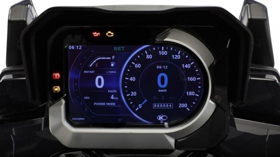 Realizzato sulla base dell'AK 550, lo scooter di Taiwan è disponibile con un design rinnovato, illuminazione full LED e un bicilindrico da 51,6 cavalli