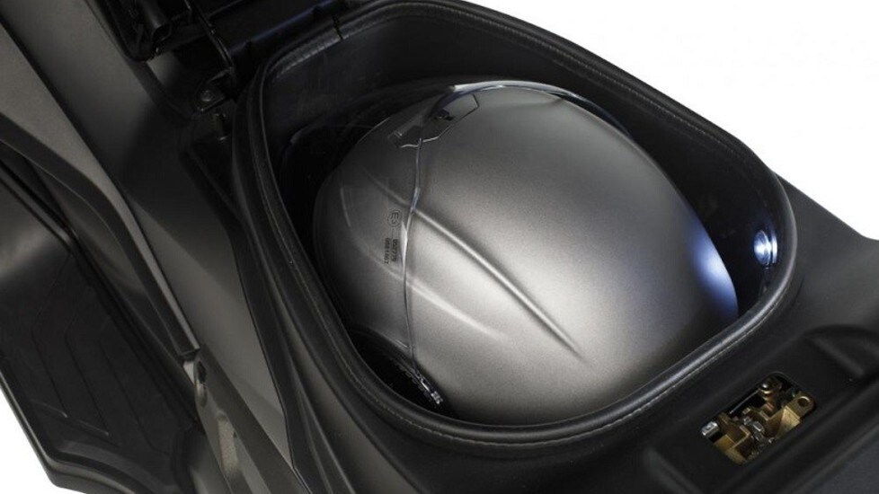 Realizzato sulla base dell'AK 550, lo scooter di Taiwan è disponibile con un design rinnovato, illuminazione full LED e un bicilindrico da 51,6 cavalli