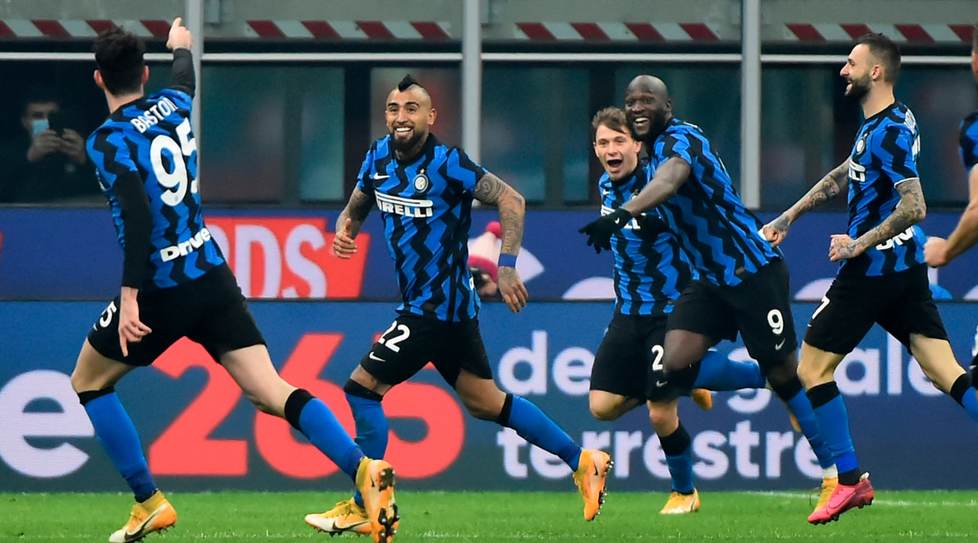 Serie A Inter Juve 2 0 Decidono Vidal E Barella
