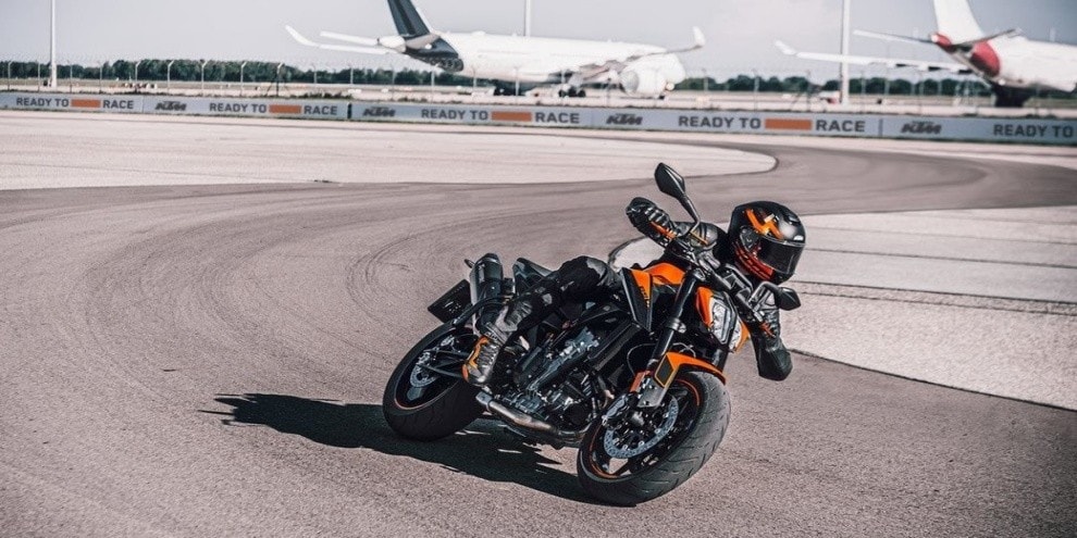 Nuova KTM 890 Duke: aggressiva e graffiante