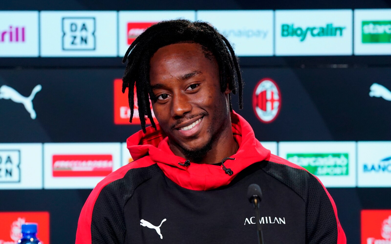 Meité volta pagina dopo il Torino: che sorrisi per la presentazione al Milan!