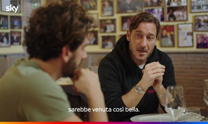 Speravo de morì prima: divertente clip della serie tv