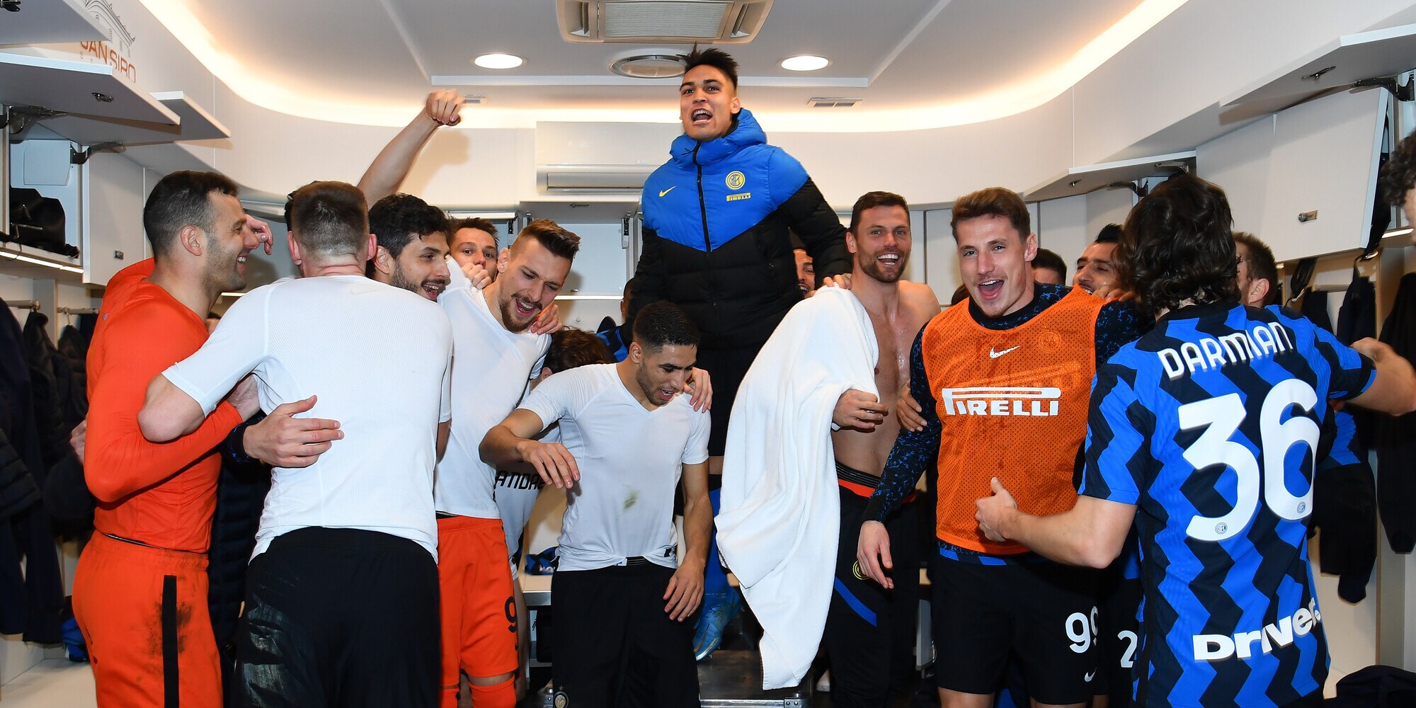 Milan-Inter, delirio nello spogliatoio nerazzurro. Che festa!